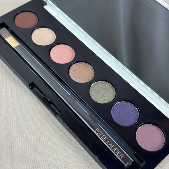 Estee Lauder Lisa Perry Pure Color Eyeshadow Palette 7 Shades Bold Shimmer - Picture 1 of 8